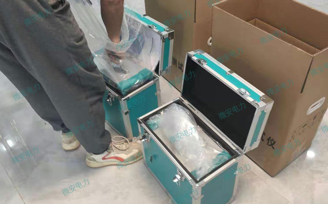 便攜式手持繼電保護(hù)測(cè)試儀發(fā)貨